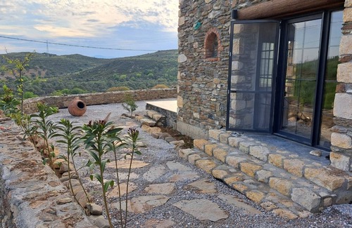 Karaburun Apartment | Peaceful Stone House with Nature View in Karaburun