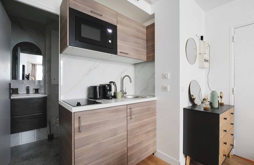 17th Arrondissement Apartment | Peaceful Studio -2P- Moulin Rouge