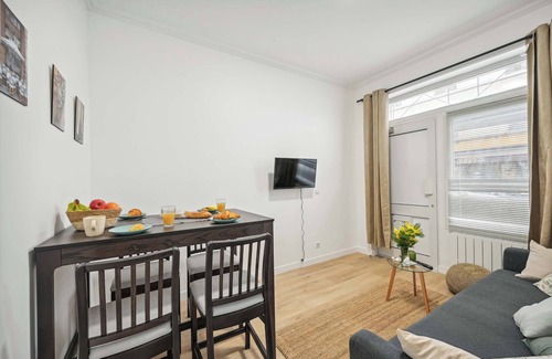 Plaisance Apartment | Peaceful & Stylish Flat in Montparnasse