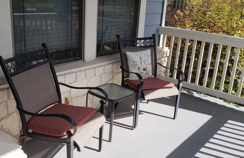 Pflugerville House | Peaceful Suburban Hideaway