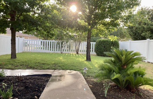 Pflugerville House | Peaceful Suburban Hideaway