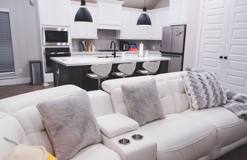 Kyle House | Peaceful Suite Room ❀ Private Bath ❀ New Built