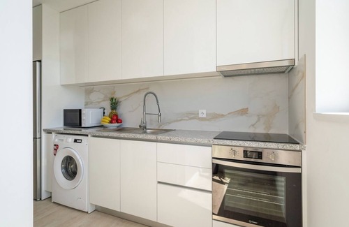 Ramalde Apartment | Peaceful Sunny Flat | Ace Location