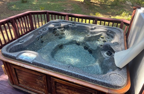 Truckee House | Peaceful Tahoe Donner 3 BR/3 BA Home with private Hot Tub and Sauna.
