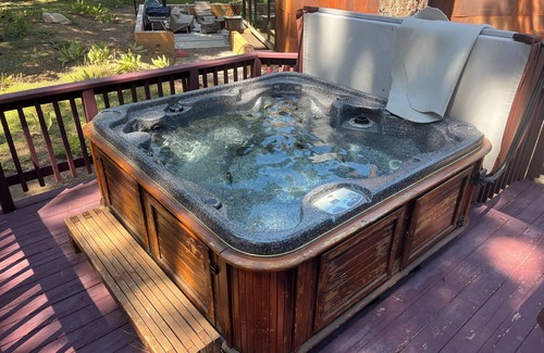Truckee House | Peaceful Tahoe Donner 3 BR/3 BA Home with private Hot Tub and Sauna.