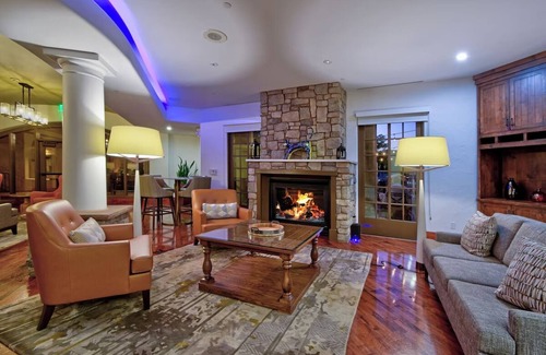 Los Gatos Hotel | Peaceful Unit with Outdoor Pool, Balcony Free Parking in California
