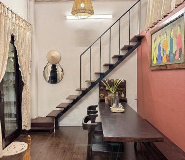 Hai Chau House | Peaceful Vietnamese - Style House, Yard & Bathtub