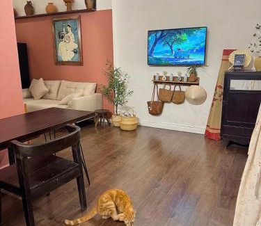 Hai Chau House | Peaceful Vietnamese - Style House, Yard & Bathtub