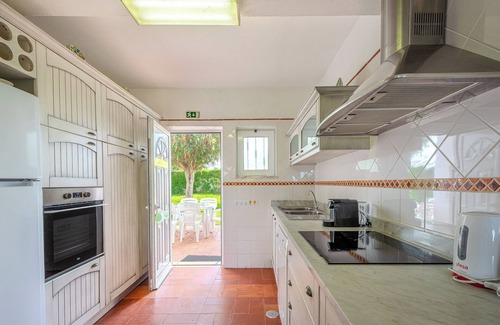 Albufeira Villa | Peaceful Villa with Private Heated Pool – Near Beach & Shops