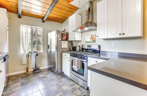 Vista House | Peaceful Vista House w/Gas Grill: 1 Mi to Dtwn!