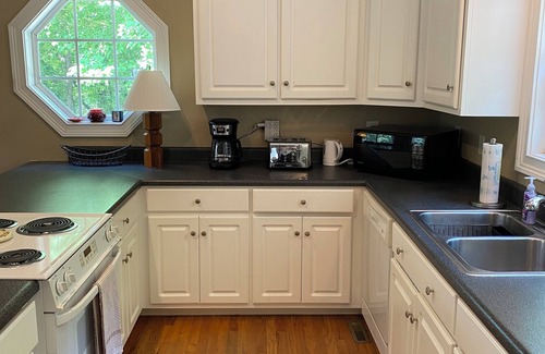 Anderson House | Peaceful waterfront lake living!