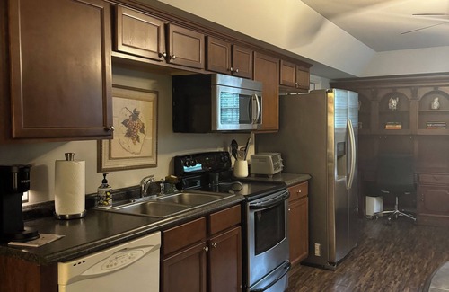 Peachtree City House | Peachtree City Ranch with full basement mother-in-law apartment.nn