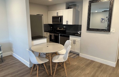 SoNo Apartment | Peachtree towers Newly renovated Condo