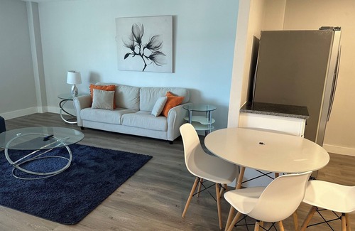 SoNo Apartment | Peachtree towers Newly renovated Condo