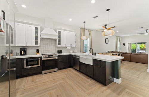 Jensen Beach House | Peacock Palace-Brand New-Heat/Chill Pool-Golf-Gym