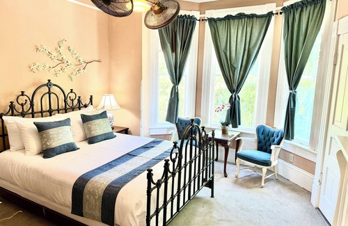 Eastman Bed & Breakfast | Peacock Place