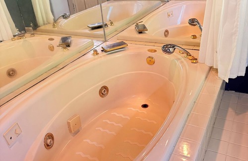 Eastman Bed & Breakfast | Peacock Place