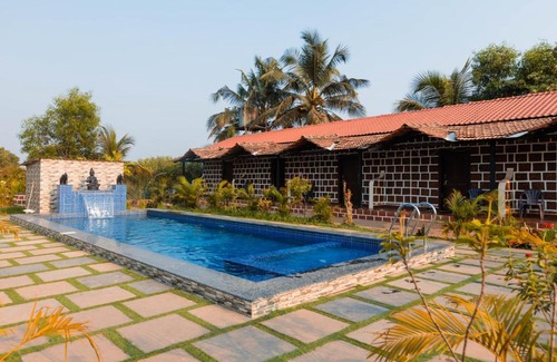 Nagoa House | Peacock Retreat 5BR Cottages with Private Pool & Scenic Views Saligao