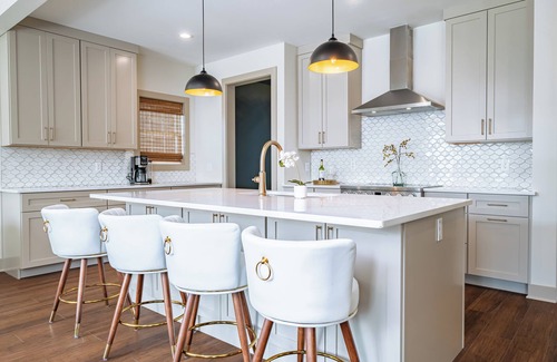 Eighth Avenue House | Peacock's Perch| Broadway 2mi| Rooftop HotTub -B