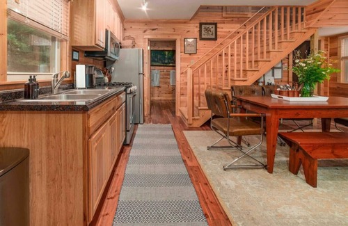 Burks Fork Cabin | Peak Fall Experience -Cabin + Hot Tub Near Parkway