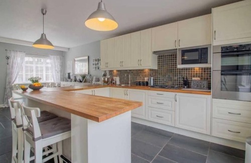 Bramcote House | Pear Tree House - Stylish Home in Nottingham.