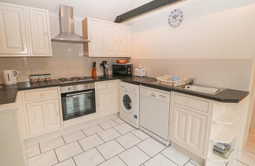 Louth Cottage | PEARDROP COTTAGE, pet friendly, with a garden in Saltfleetby