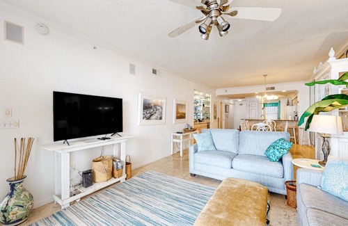 Navarre Beach Hotel | Pearl 203