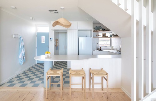 Semaphore Park Condo | Pearl Designer Beachfront Couples Retreat Semaphore Park