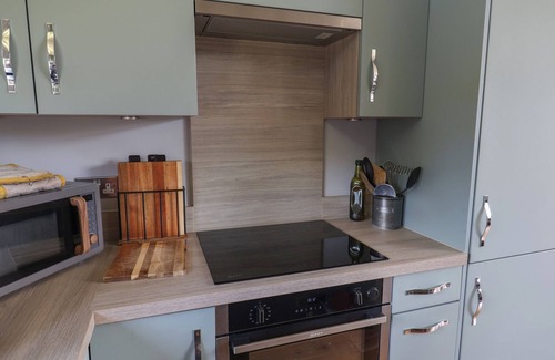 Seaton Cottage | PEBBLE BEACH CHALET, pet friendly, with a garden in Seaton, Devon