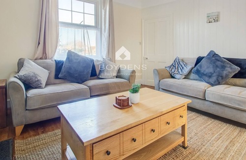 Walton on the Naze House | Pebble Cottage - A modern end of terraced house conveniently located to both Walton and Frinton