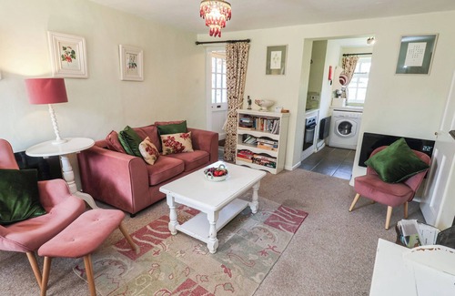 Holt Cottage | PEBBLE, pet friendly, character holiday cottage in Blakeney, Norfolk