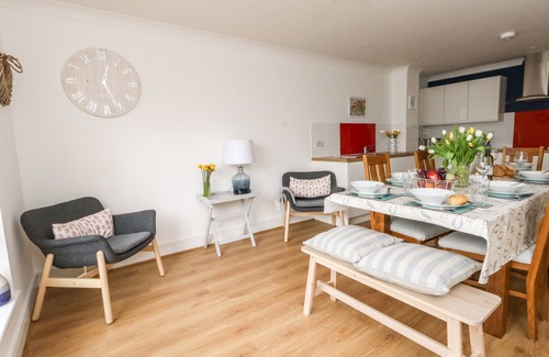 Portland House | PEBBLES REACH, pet friendly, country holiday cottage in Fortuneswell