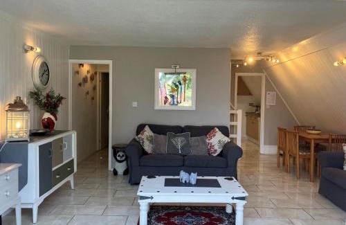 Martin Ski Chalet | Pebbles Seaside Lodge