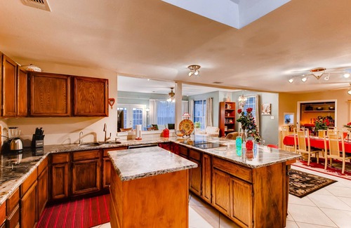 McKinney House | Pecan Grove Guest House-Melissa, TX w/breakfast 2-20 guests