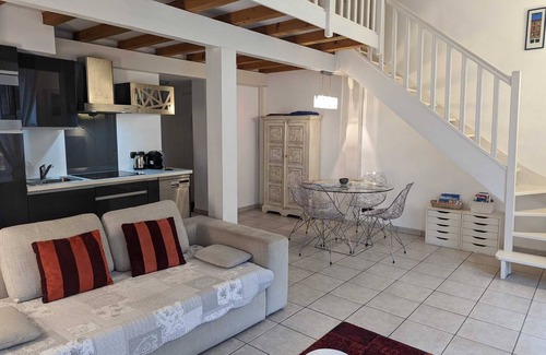 Jean-Medecin Apartment | Pedestrian area, large studio mezzanine, 50m to the sea