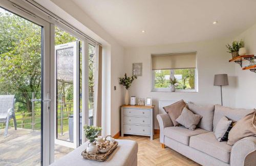 New Mills House | Peeb’s Palace at Tanpits Farm