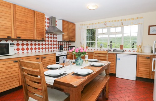 Eskdale Cottage | PEEL PLACE NODDLE, pet friendly, with hot tub in Eskdale Green