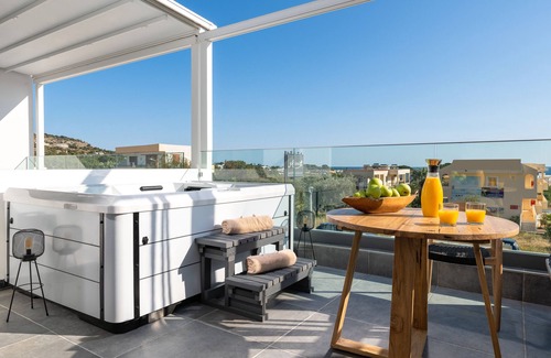 Pefkos Apartment | Pefkos Allure Luxury Suites with an outdoor Jacuzzi