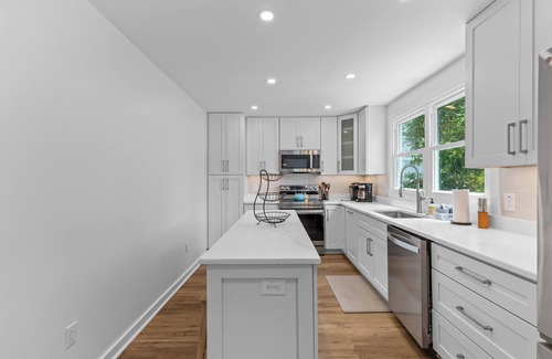 Pelican Bay House | Pelican Bay 13 - Brand New Reno! 1 Block to Beach!