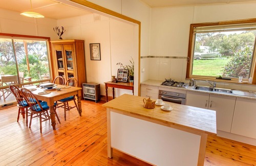 Muston Cottage | Pelican Cottage - Sanctuary Sunrises