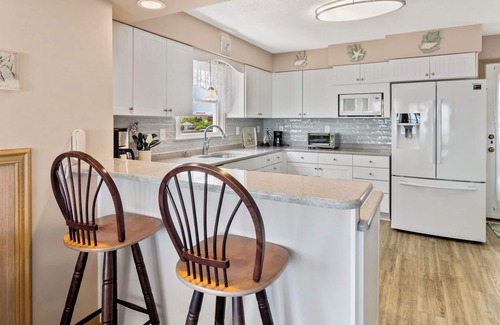 Kitty Hawk Condo | Pelican Watch *Oceanfront *Comm Pool *3 Night Min