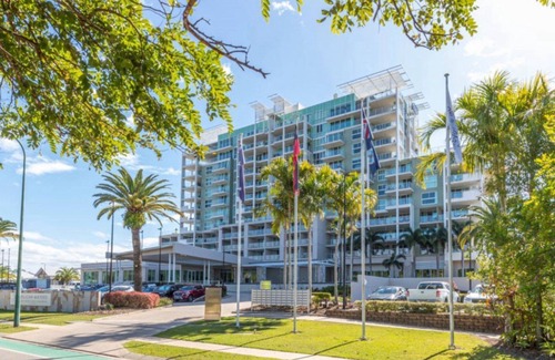 Pelican Waters Apartment | PELICAN WATERS RESORT UNIT 425