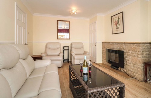 Somerford Keynes House | PEMBERTON, pet friendly, with a garden in Ashton Keynes