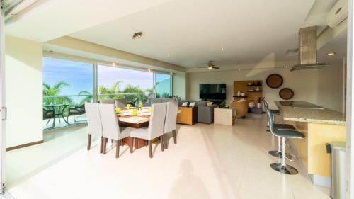 North Hotel Zone Apartment | Península T3 1A Luxurious Ocean View Getaway by Kivoya