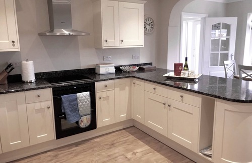 Prestatyn Cottage | PEN Y FRITH BUNGALOW, pet friendly, with a garden in Prestatyn