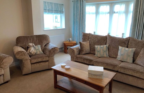 Prestatyn Cottage | PEN Y FRITH BUNGALOW, pet friendly, with a garden in Prestatyn