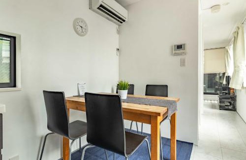 Nishi-Shinjuku House | Pencil House - 10 mins walk to Shinjuku