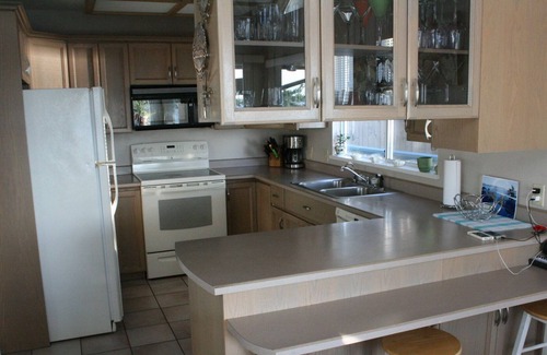 Pender Island House | Pender Island Oceanfront House on Orca Highway with Hot Tub - Sleeps 6