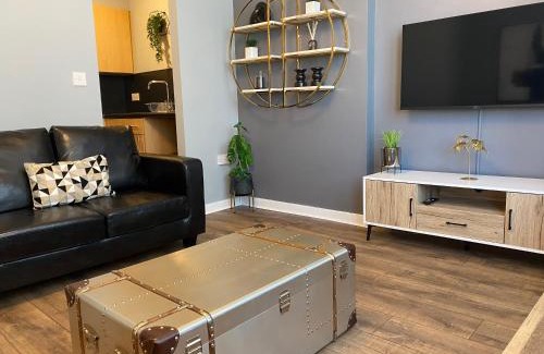 Colwyn Bay Apartment | Pendle House - Apt 4 - 3 min walk to beach & Shops!