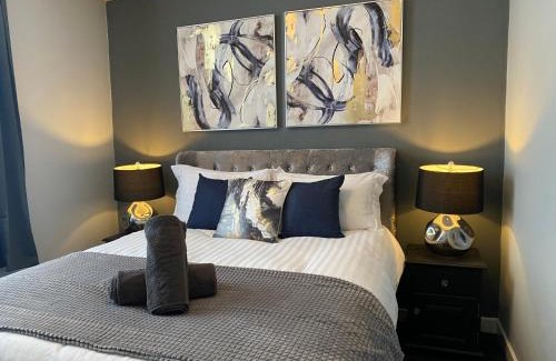 Colwyn Bay Apartment | Pendle House - Apt 4 - 3 min walk to beach & Shops!